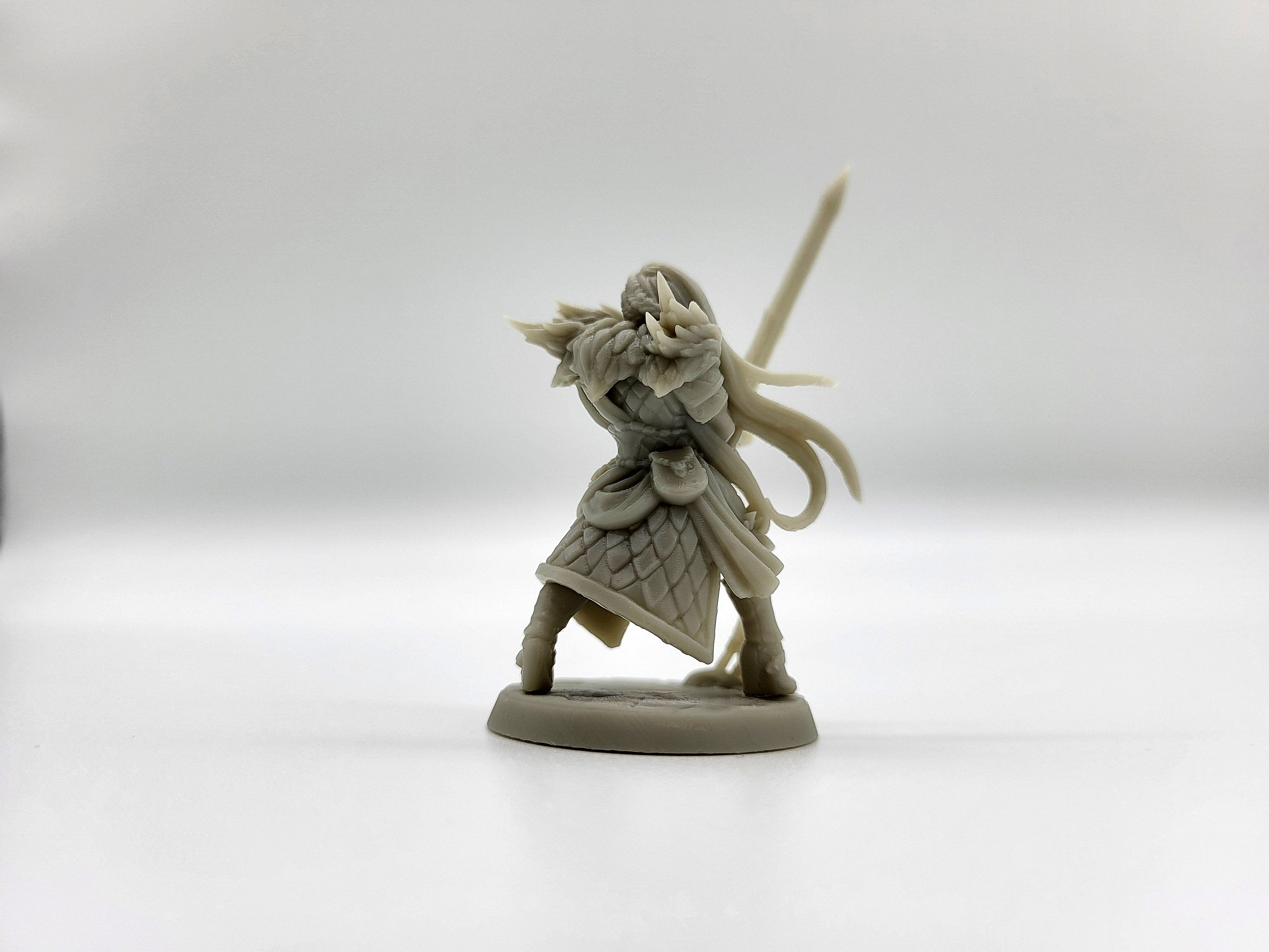 Female Fighter dnd Viking mini - Norse | Male | Heroine | Fighter | Barbarian | Fantasy, Human| Pathfinder | Wargaming, 28mm 32mm