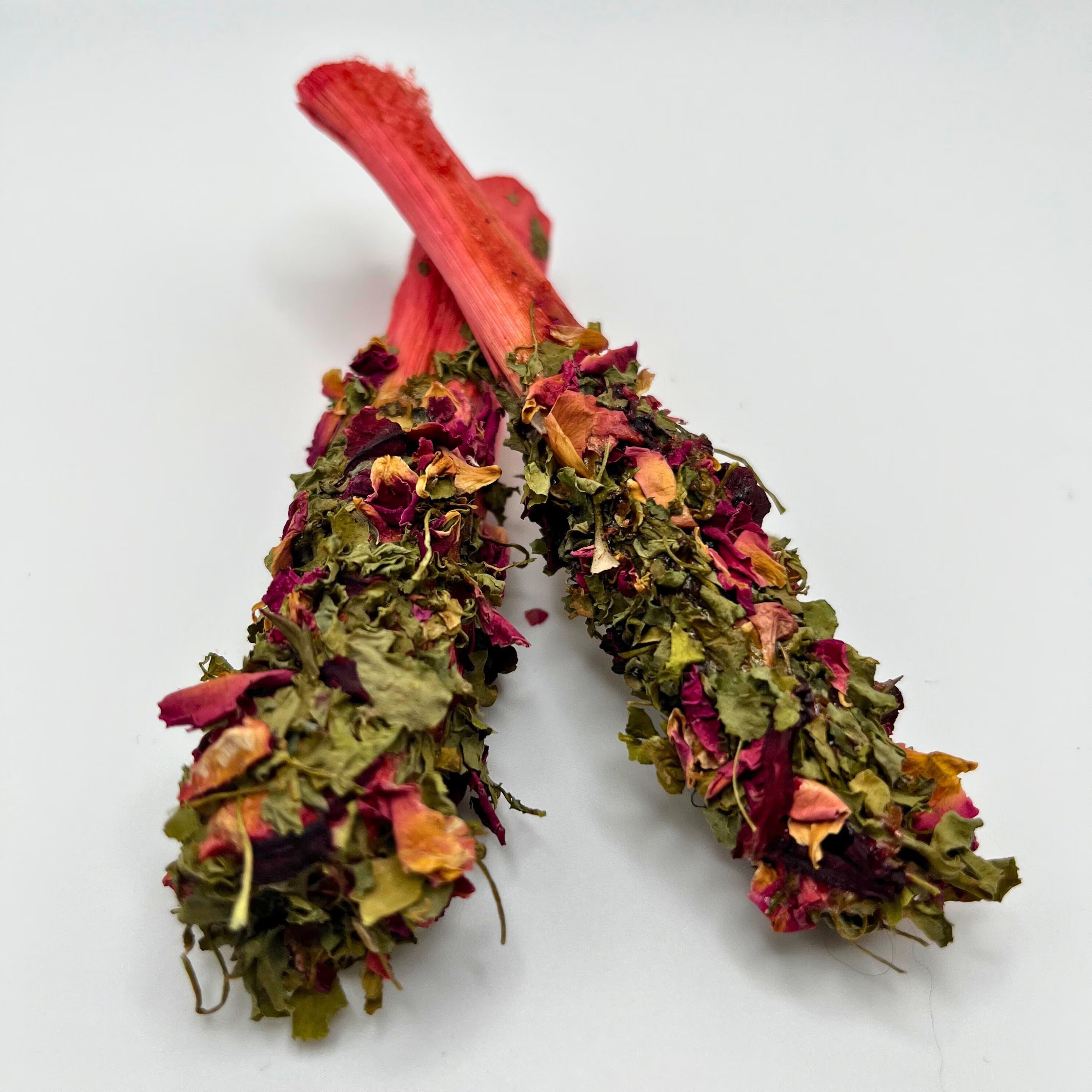 Bâtons de bambou sucrés enrobés de fleurs