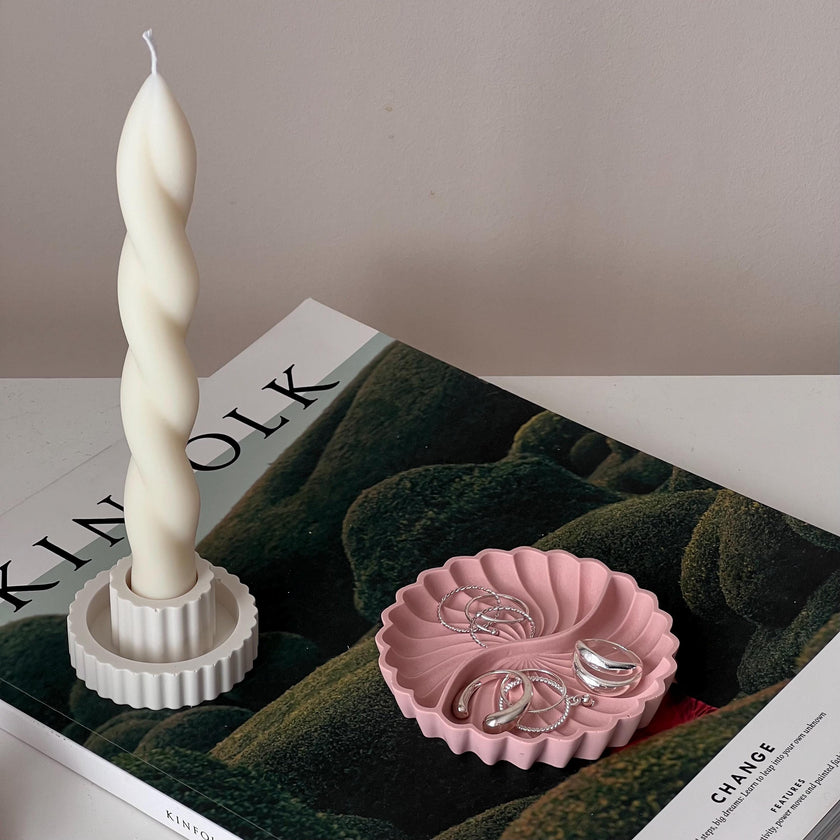 Ribbed Jesmonite Candlestick Holder: Minimalist Wedding Decor