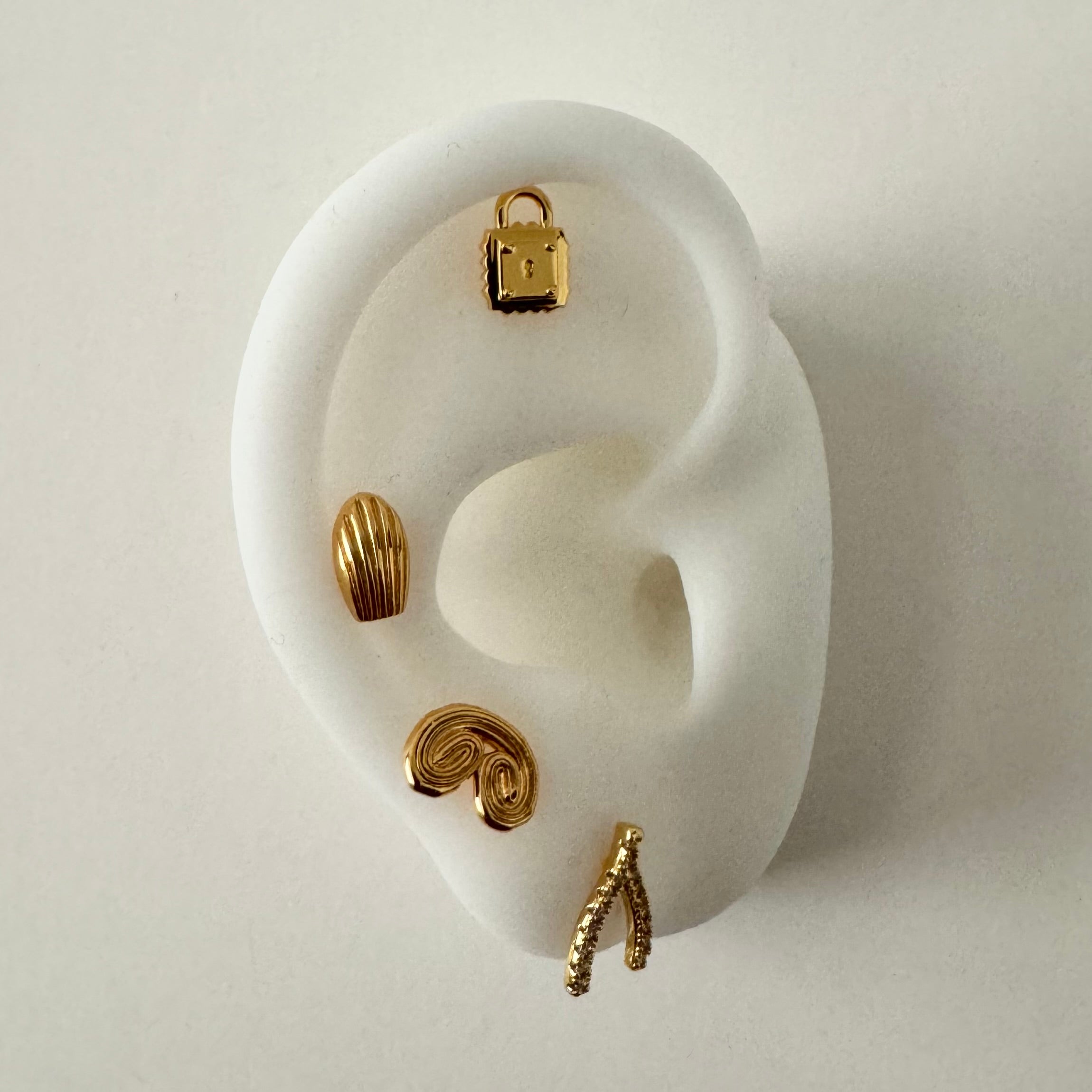 Lock Studs