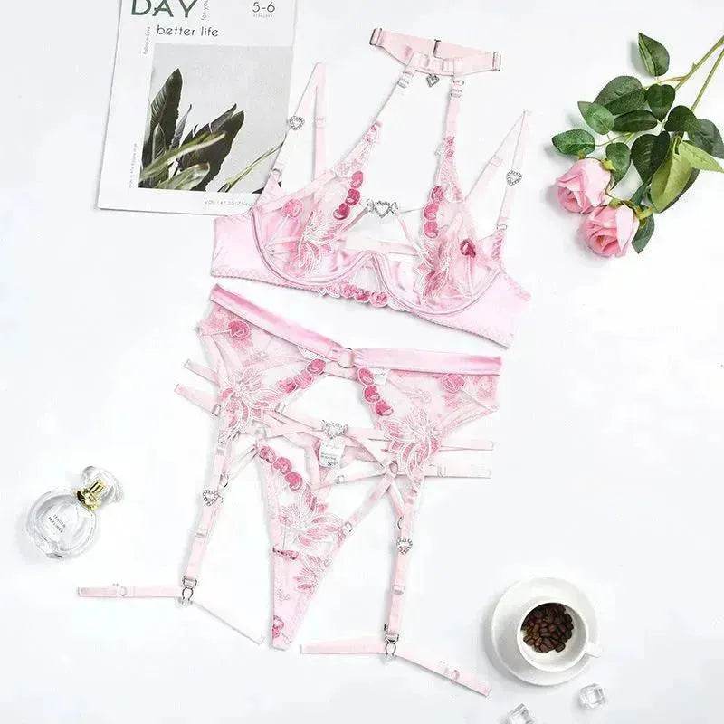 Charming Lingerie – Elegant Lace Bras and Panties for Women