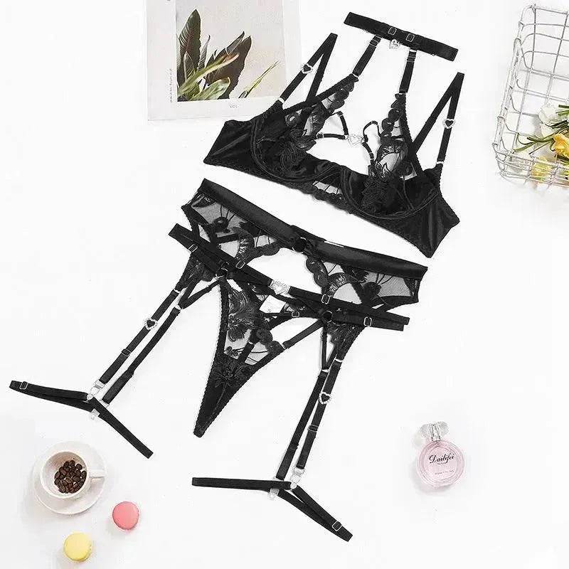 Charming Lingerie – Elegant Lace Bras and Panties for Women