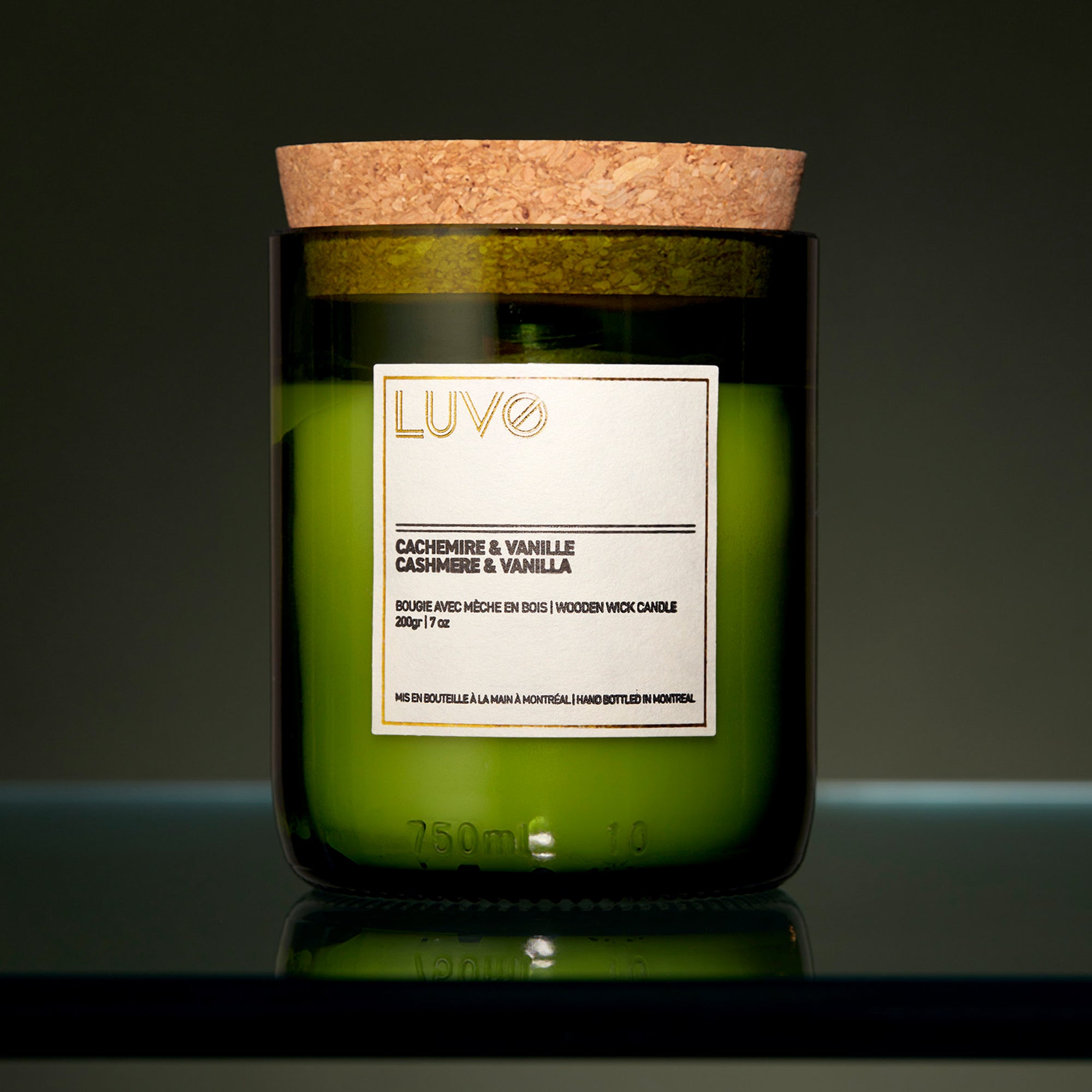 Bougie parfumée en bois avec mèche en bois, senteur cachemire et vanille.