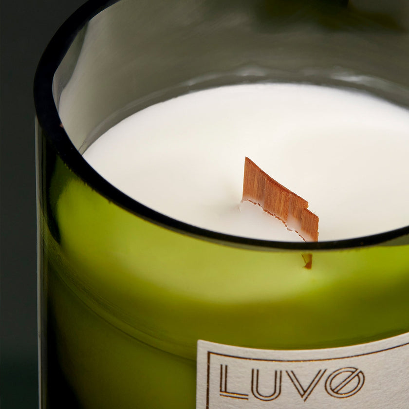 Bougie parfumée en bois avec mèche en bois, senteur cachemire et vanille.