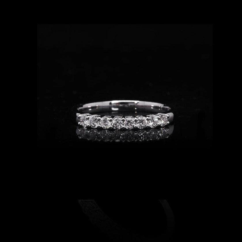 Bague semi-éternité à 8 moissanites en or 10K ou argent sterling