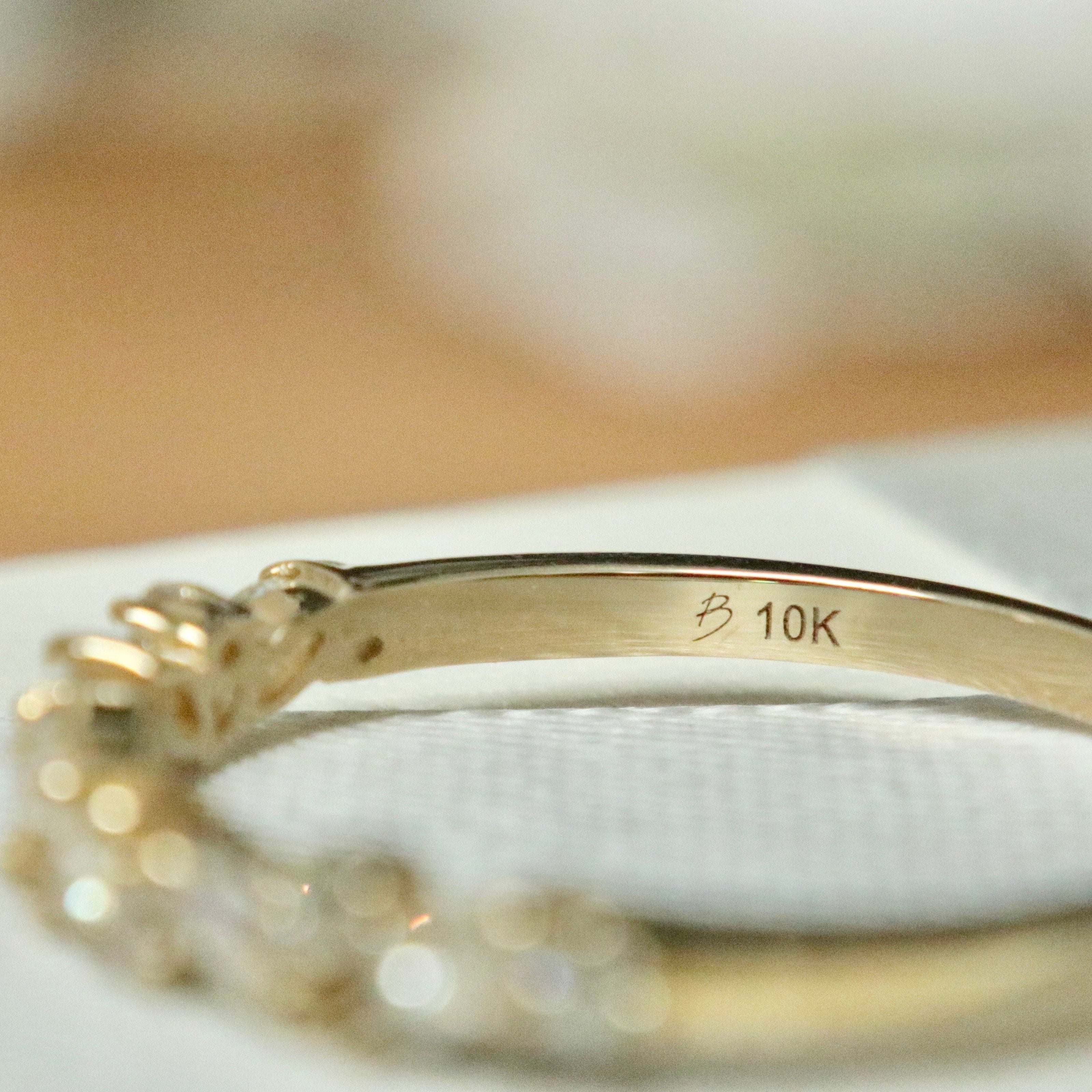 Bague semi-éternité Marquise en or 10K ou argent sterling  et moissanites