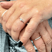 Bague solitaire en or 10K ou argent sterling et moissanites