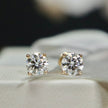 Boucles d'oreilles Classiques en or jaune ou blanc 10K et moissanites