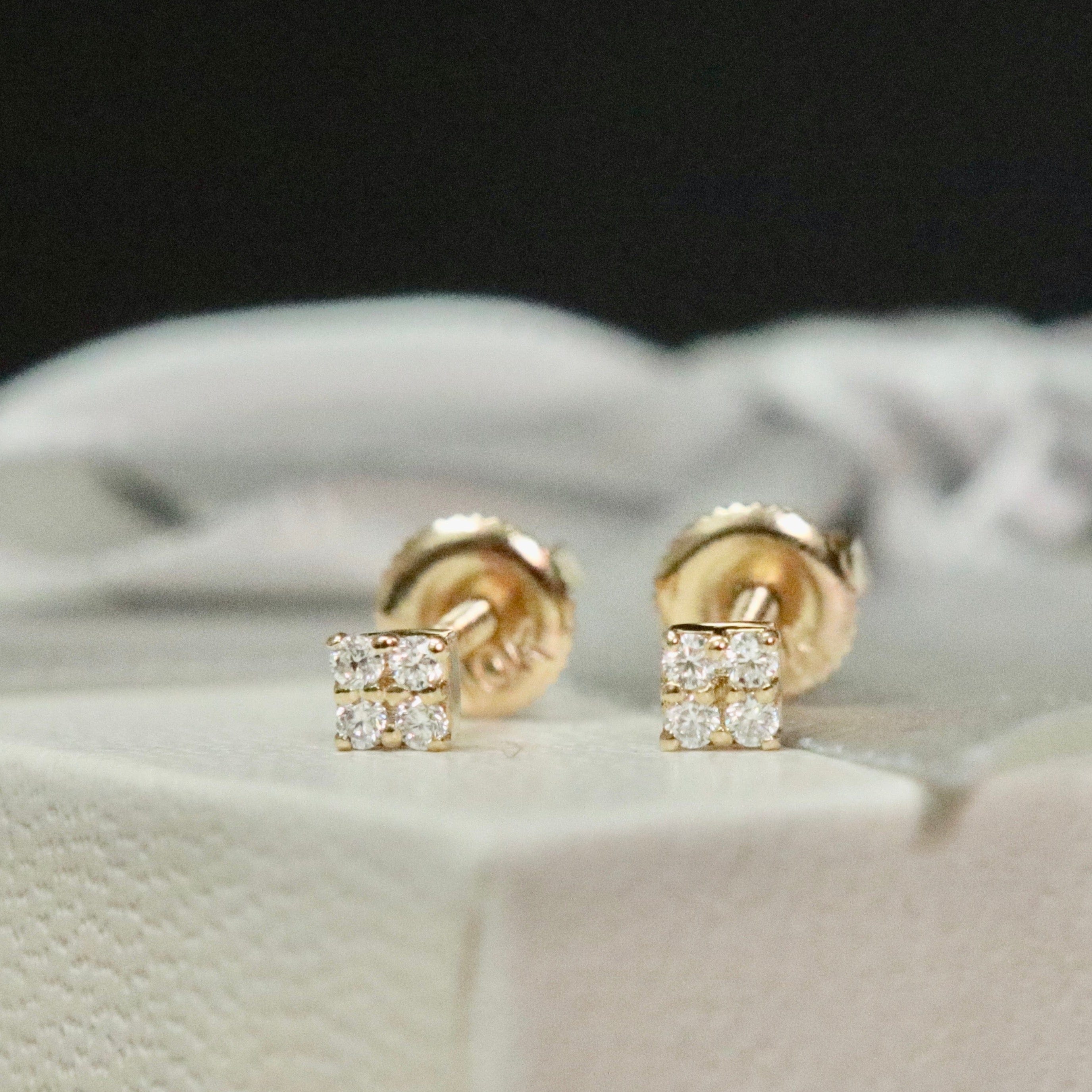 Boucles d'oreilles Les minis Carrés en or 10K et moissanites