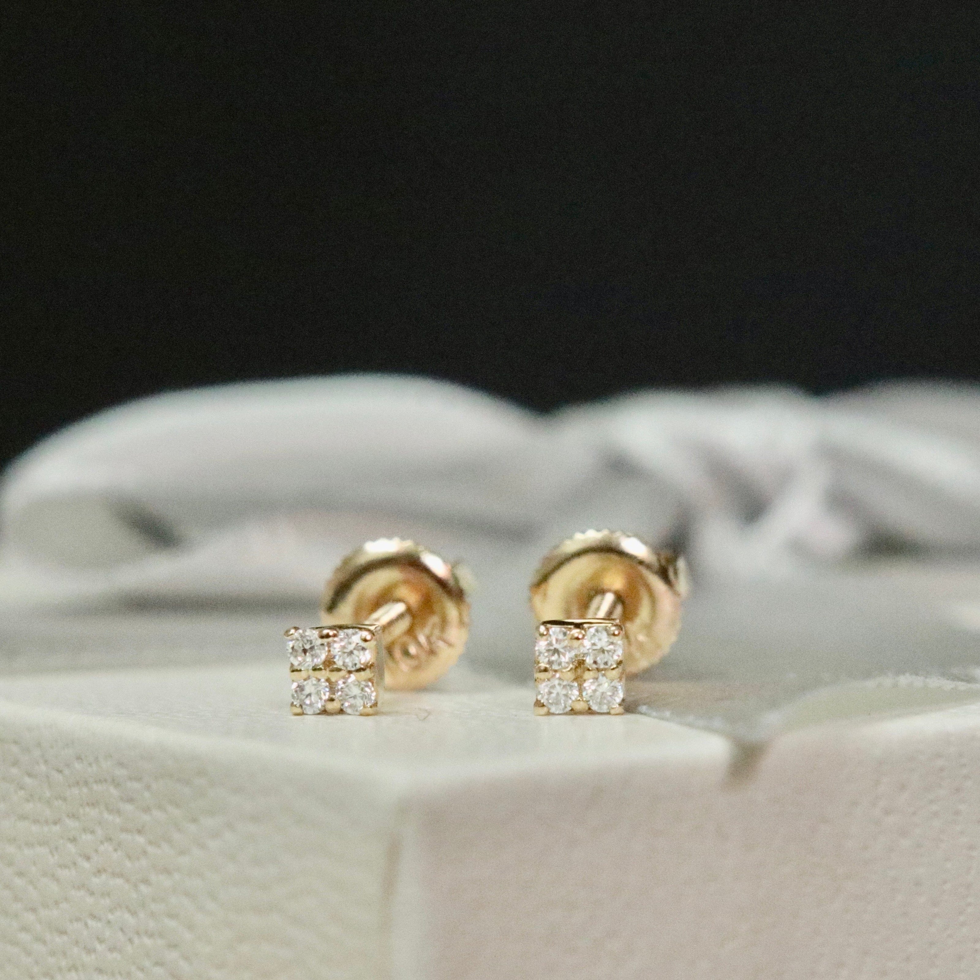 Boucles d'oreilles Les minis Carrés en or 10K et moissanites