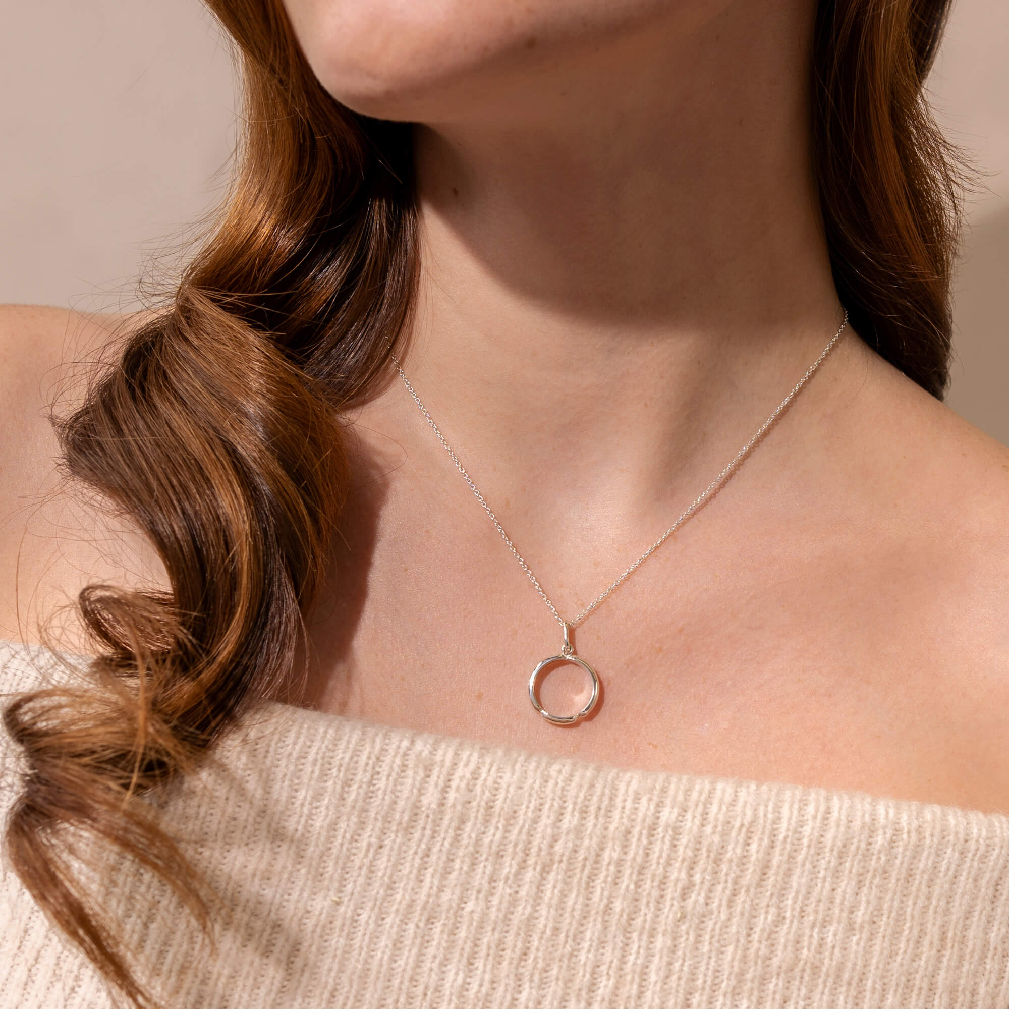 Carrie - Collier avec pendentif circulaire