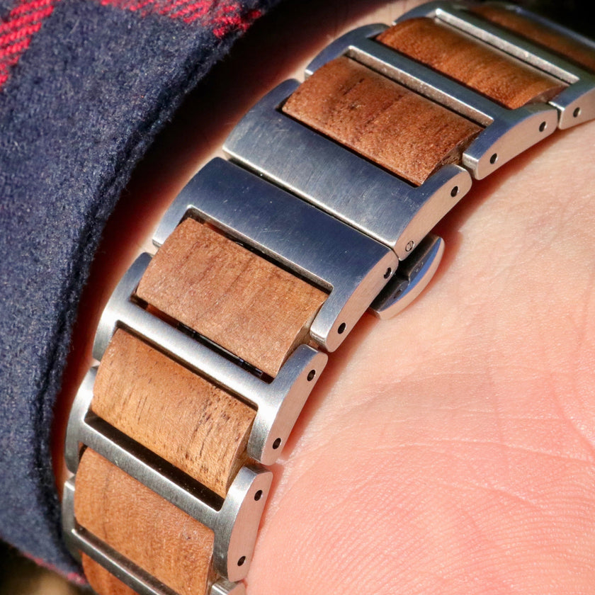 Montre Bürgi en bois de noyer