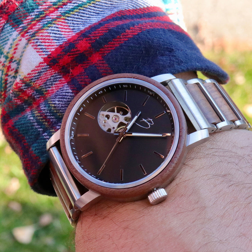 Montre Bürgi en bois de noyer