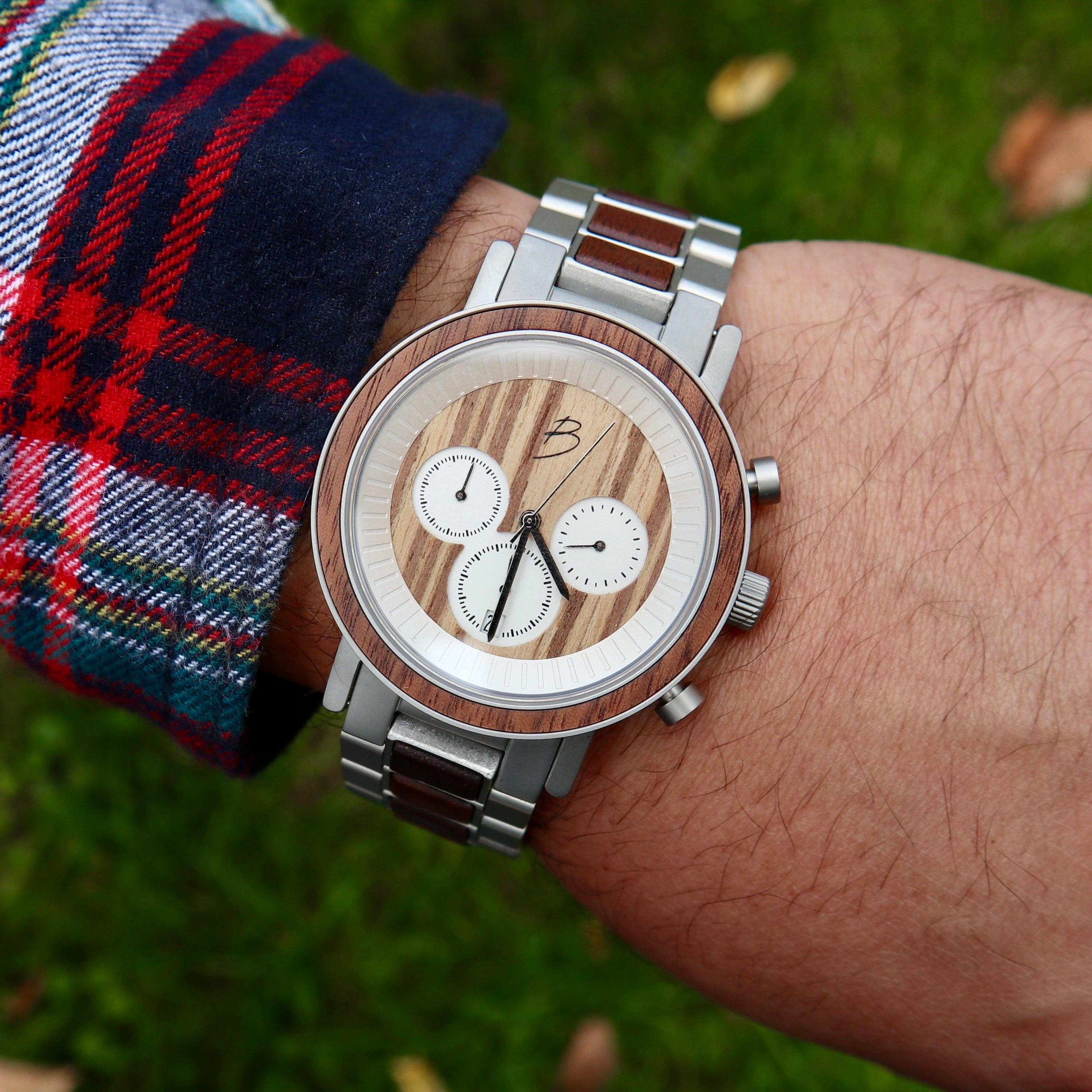 Montre Harrison en bois de noyer