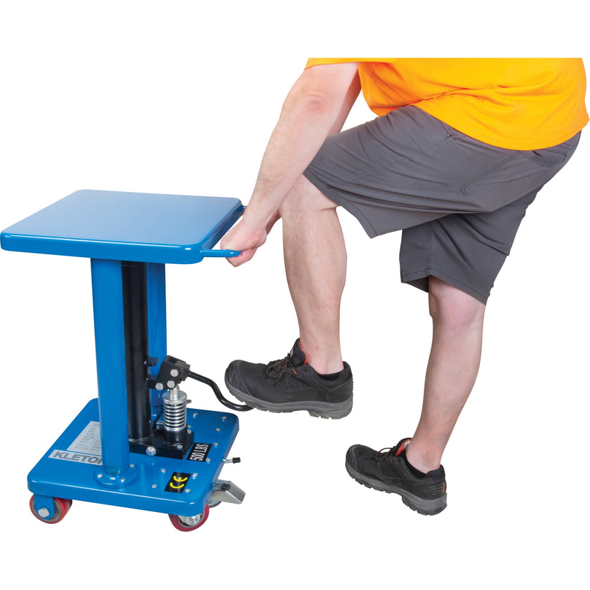 Table de travail hydraulique, 45,7 cm (L) x 45,7 cm (l), acier, capacité de 227 kg.