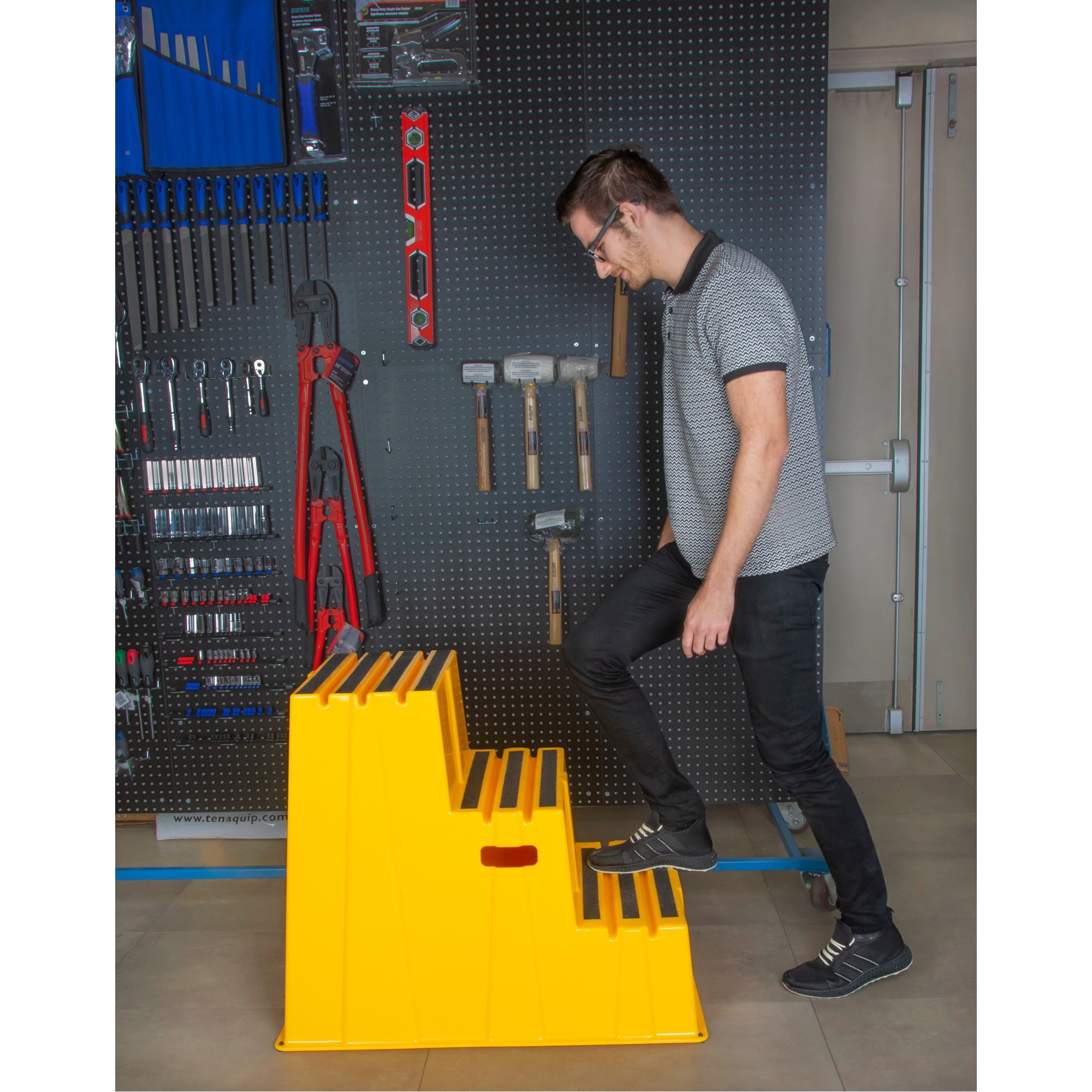 Industrial Step Stool, 3 Steps, 34-13/16