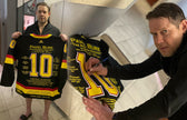 PAVEL BURE CAREER JERSEY #10 OF 199 - AUTOGRAPHED - VANCOUVER (SIZE L OR XL) - LIMITED EDITION NHL MEMORABILIA COLLECTIBLE