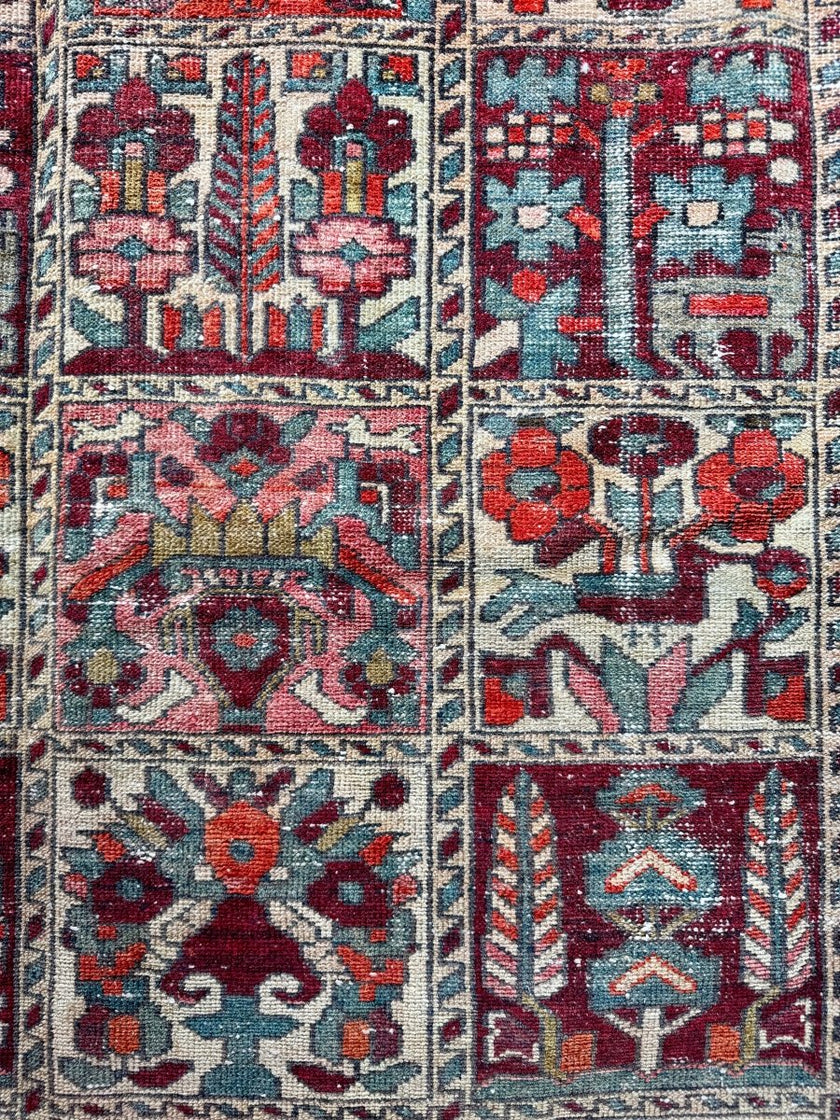 Perisan Bakhtiari Rug | 5' 1