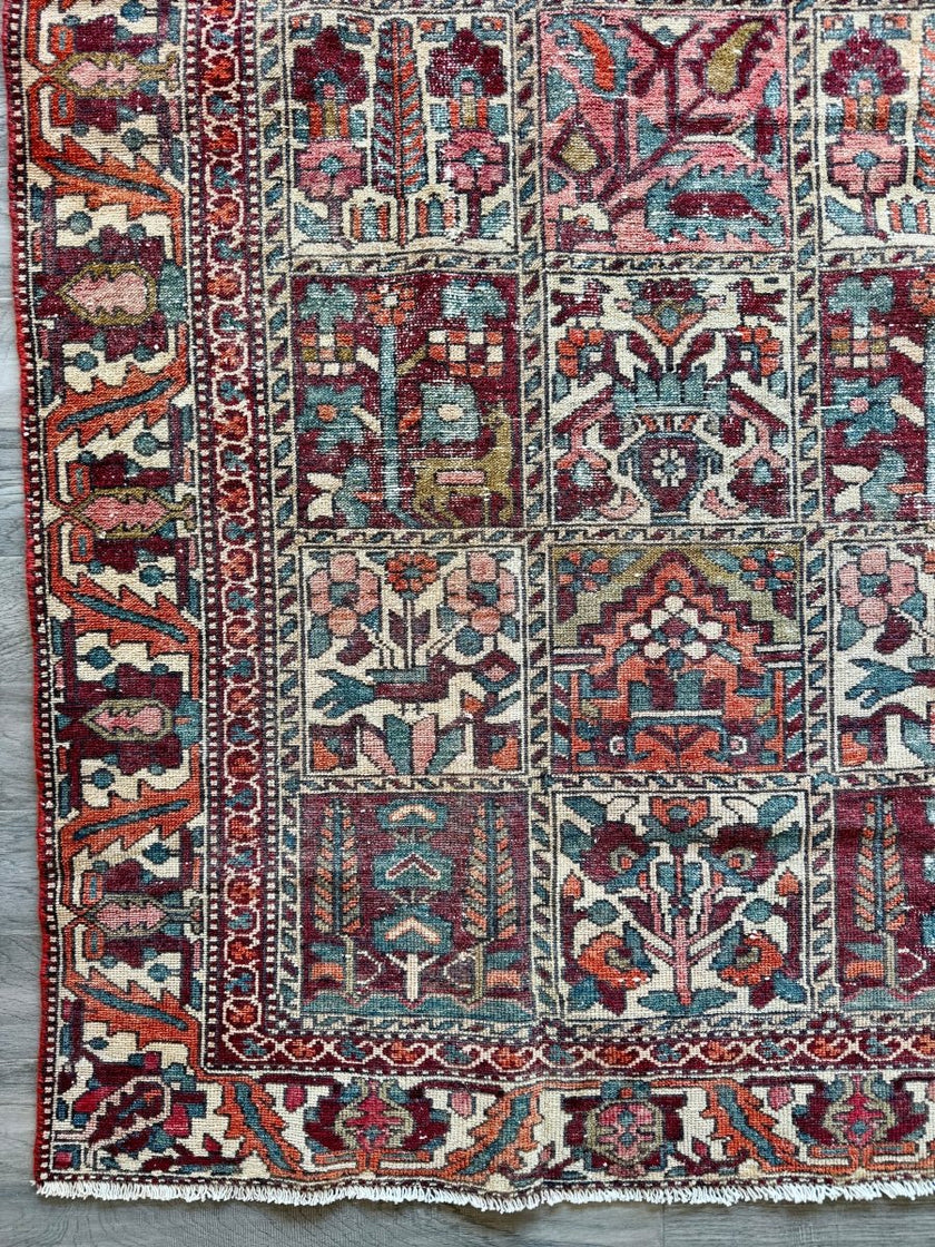 Perisan Bakhtiari Rug | 5' 1