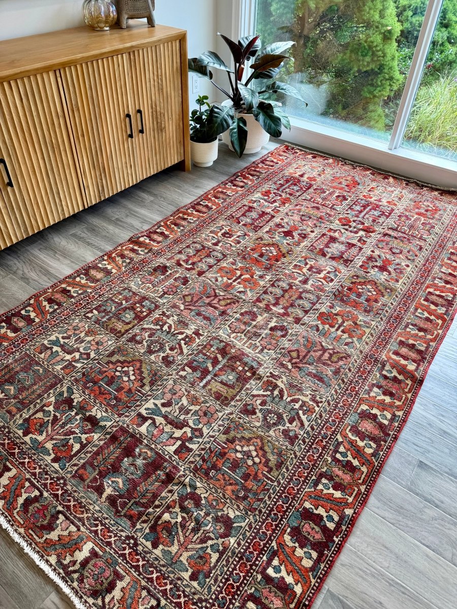 Perisan Bakhtiari Rug | 5' 1
