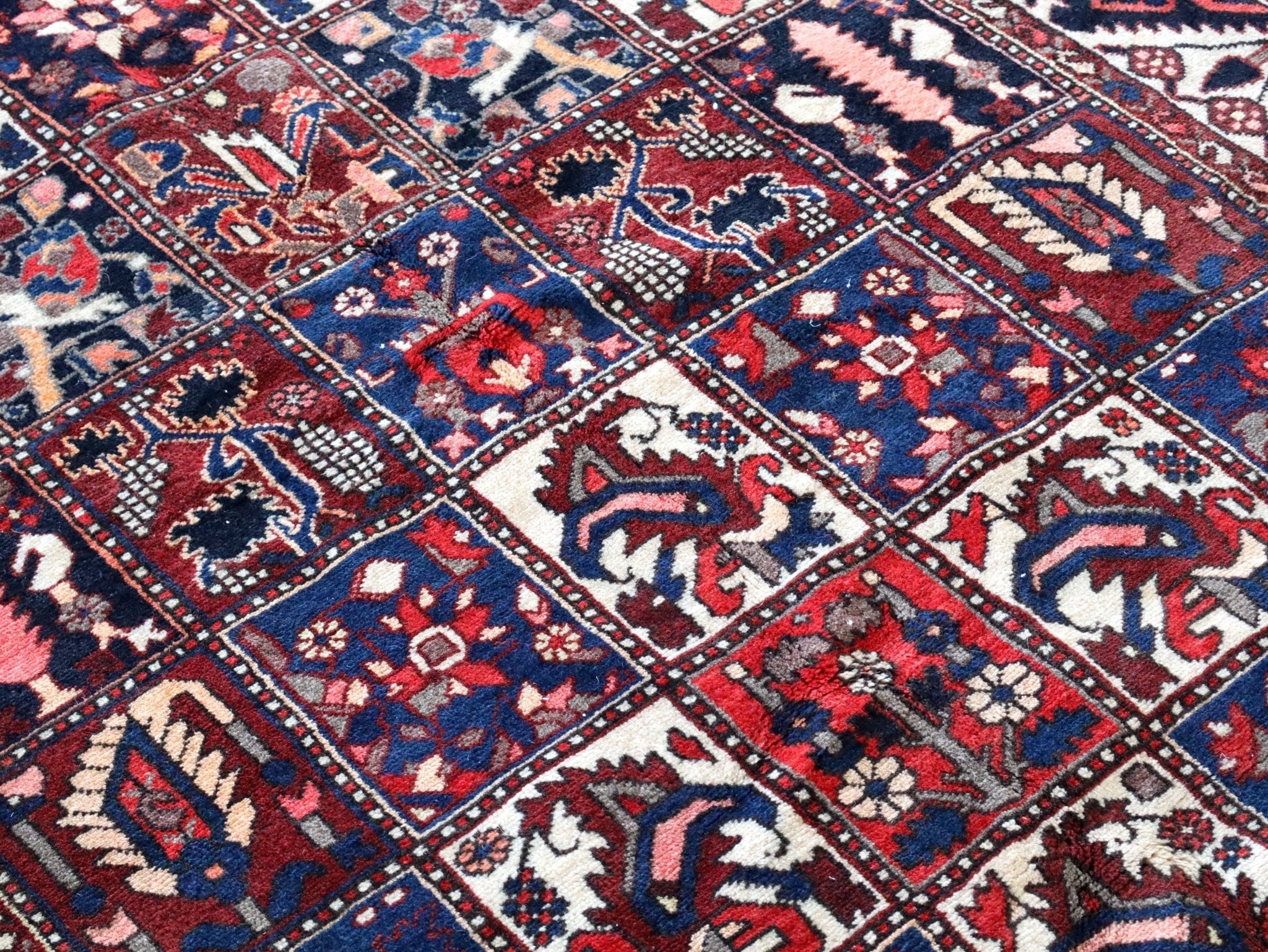Persian Bakhtiari Rug | 5' 1