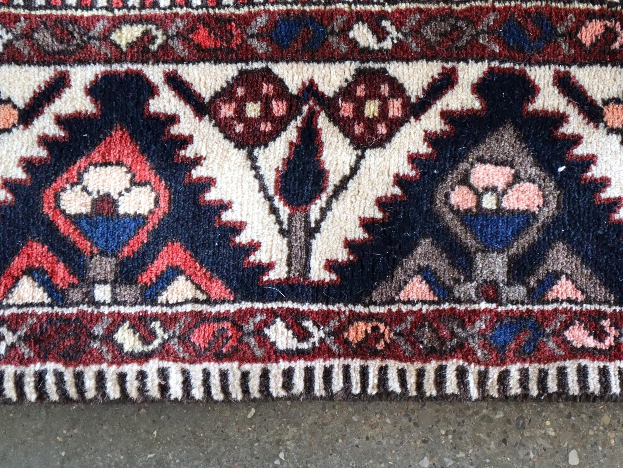 Persian Bakhtiari Rug | 5' 1
