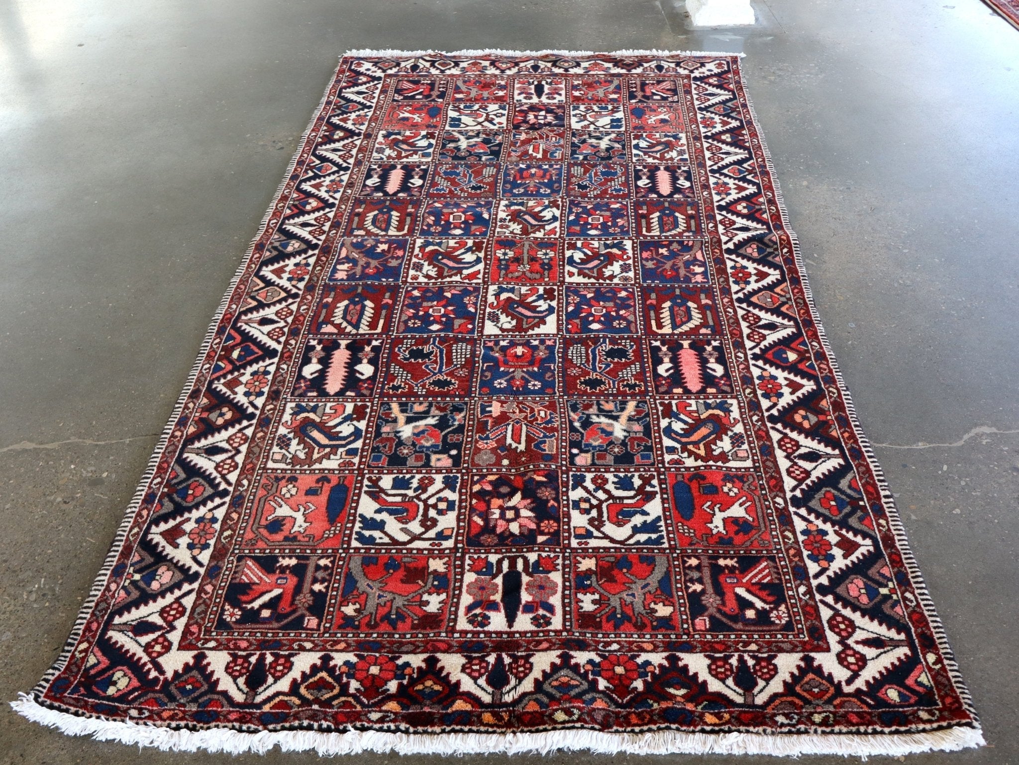 Persian Bakhtiari Rug | 5' 1