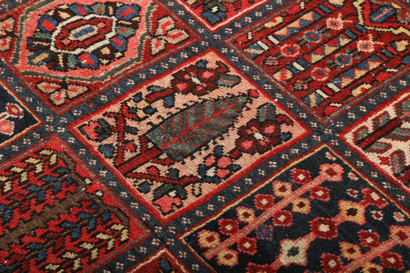 Persian Bakhtiari Rug | 8' 6