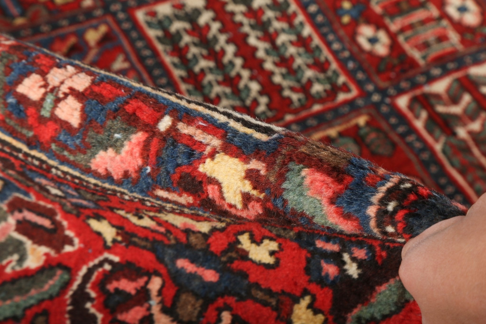 Persian Bakhtiari Rug | 8' 6