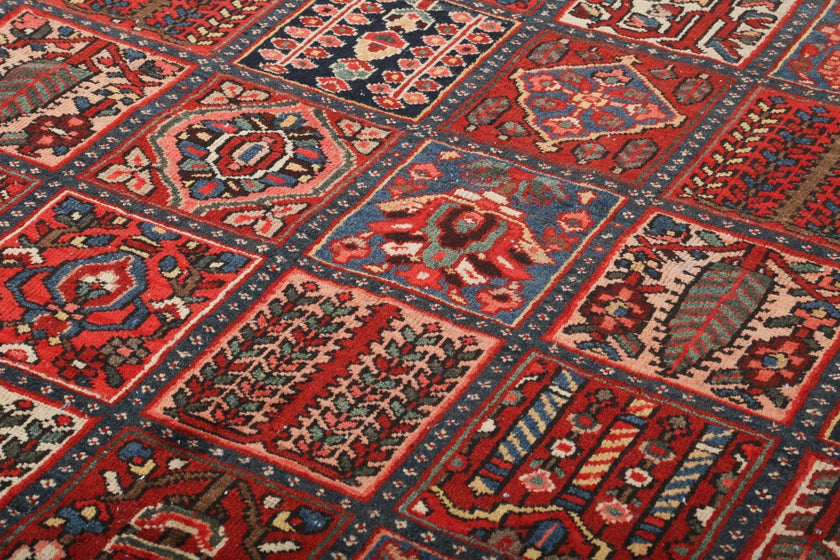 Persian Bakhtiari Rug | 8' 6