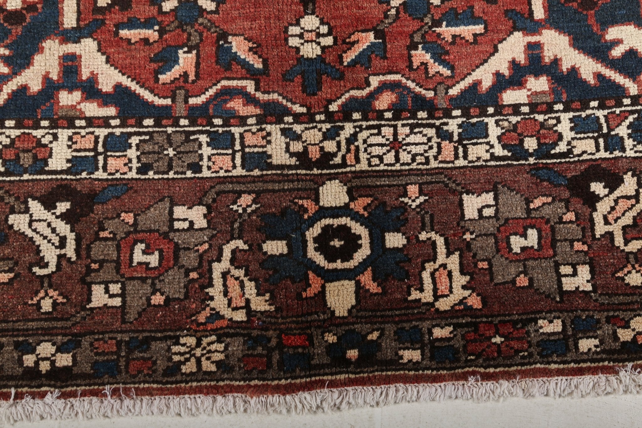 Persian Bakhtiari Rug | 9' 10