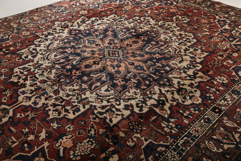 Persian Bakhtiari Rug | 9' 10
