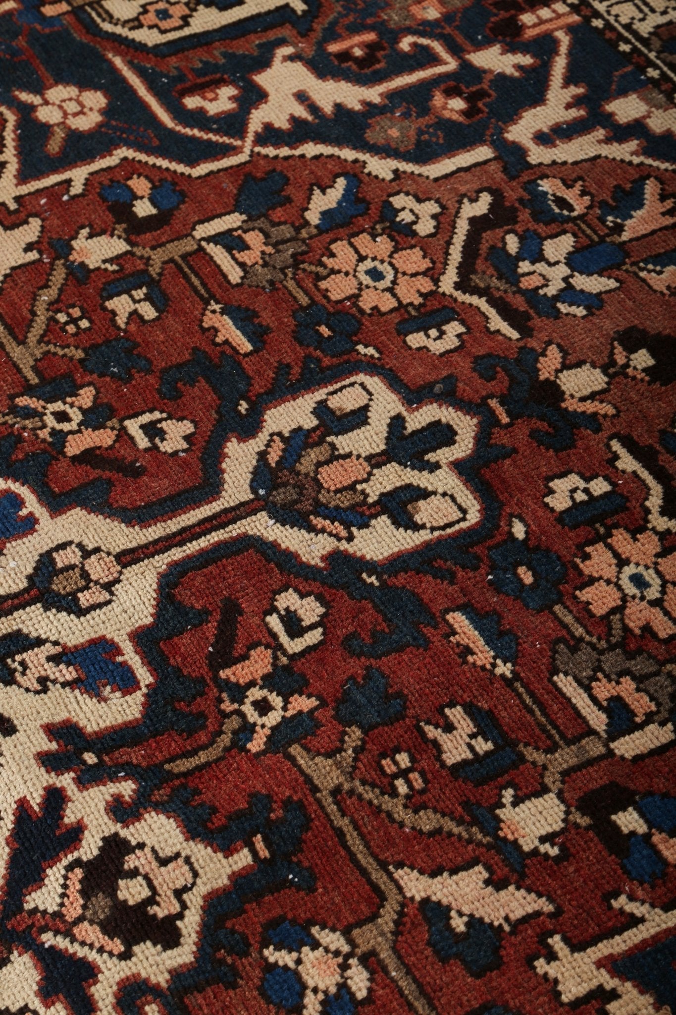 Persian Bakhtiari Rug | 9' 10