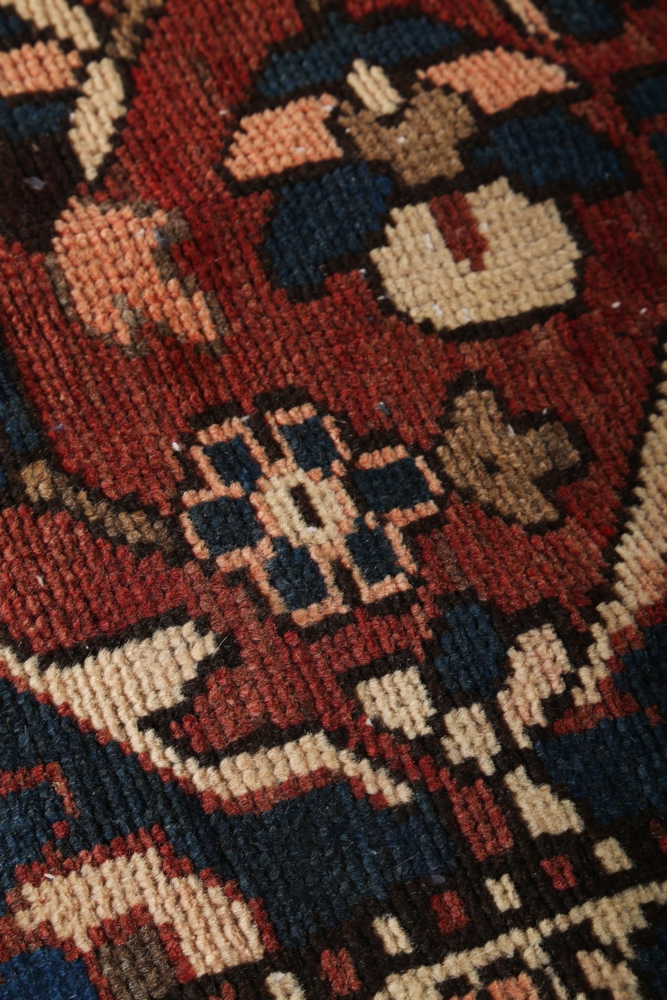 Persian Bakhtiari Rug | 9' 10