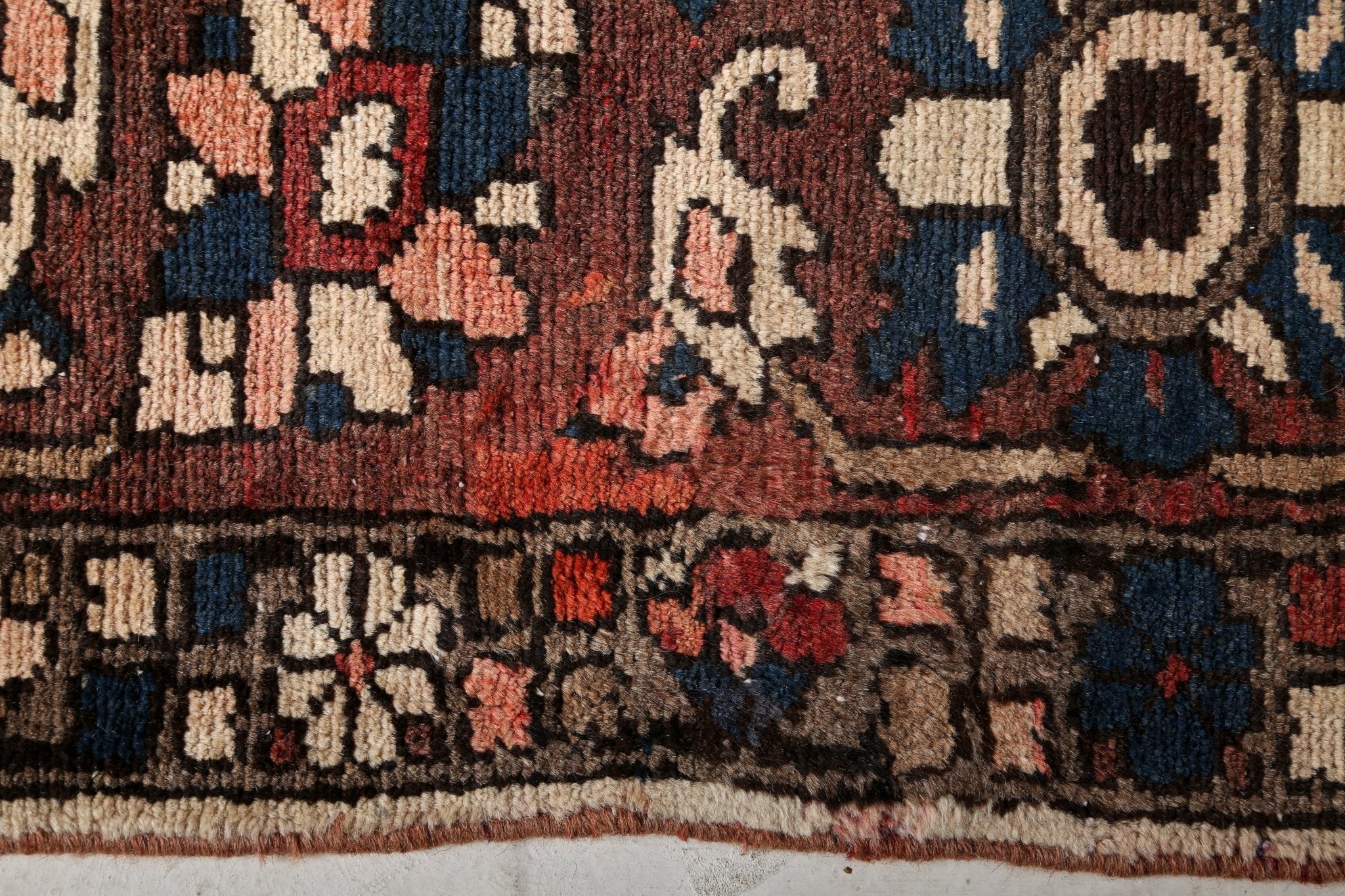 Persian Bakhtiari Rug | 9' 10