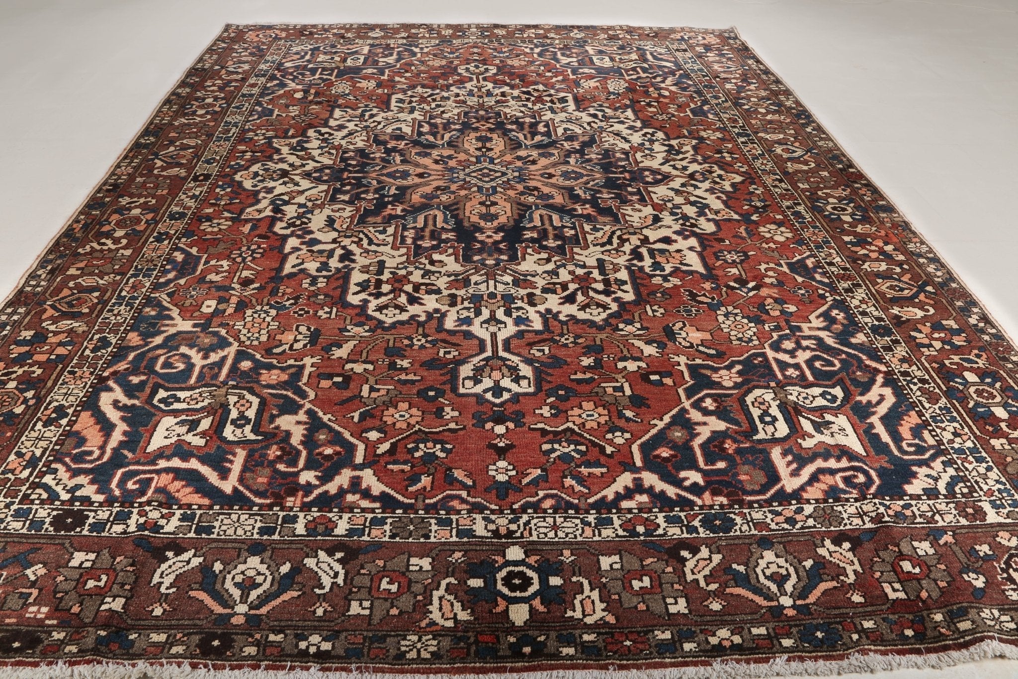 Persian Bakhtiari Rug | 9' 10