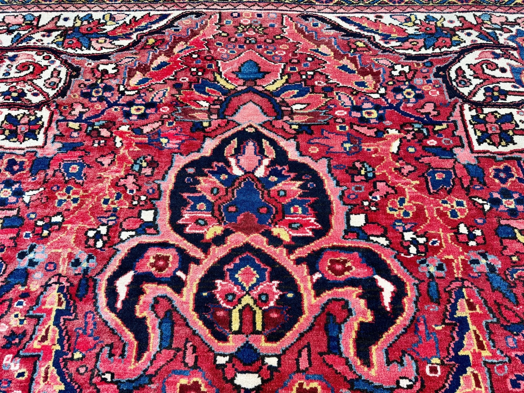 Persian Heriz Rug | 10' x 13' 2