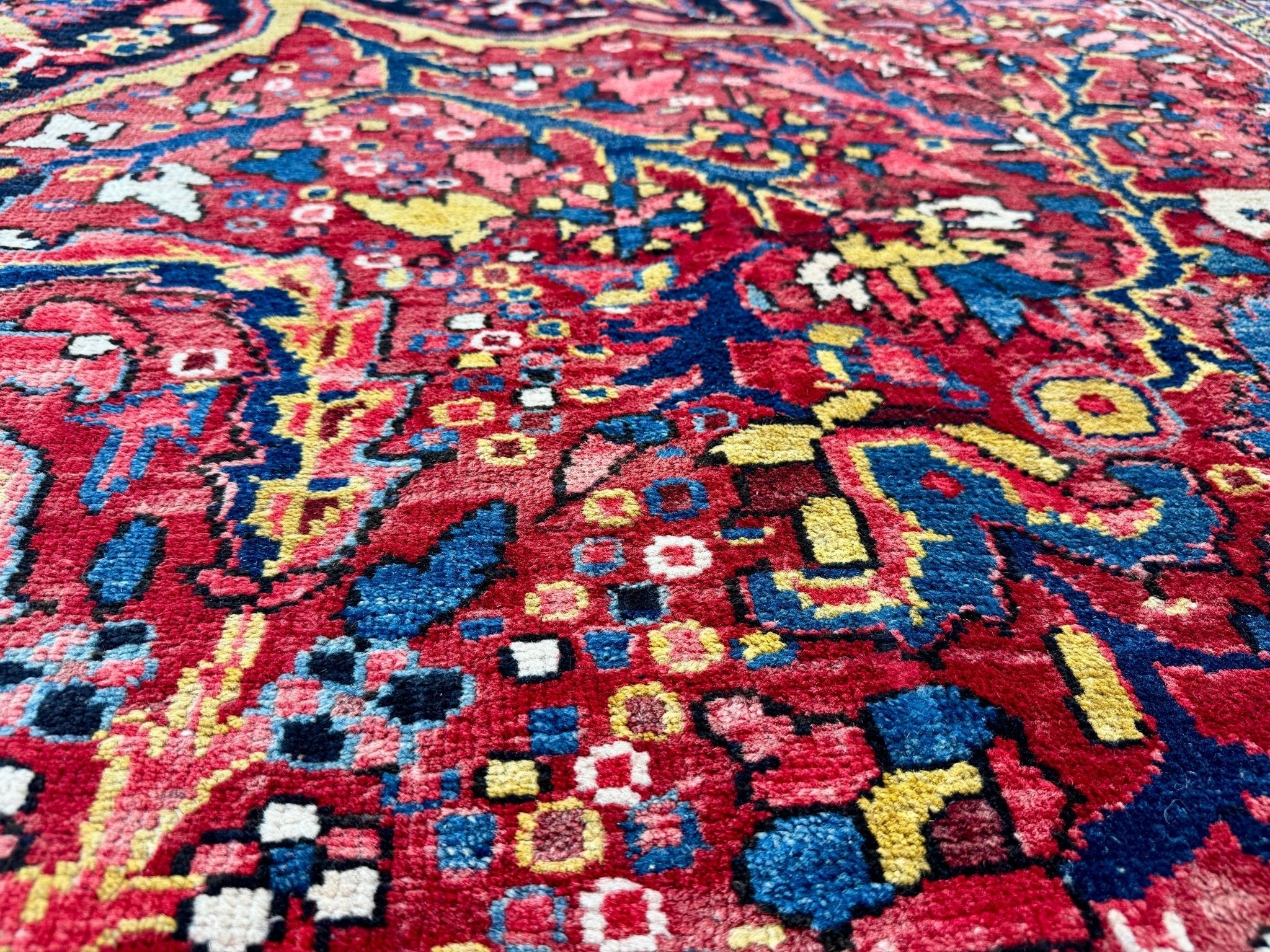 Persian Heriz Rug | 10' x 13' 2