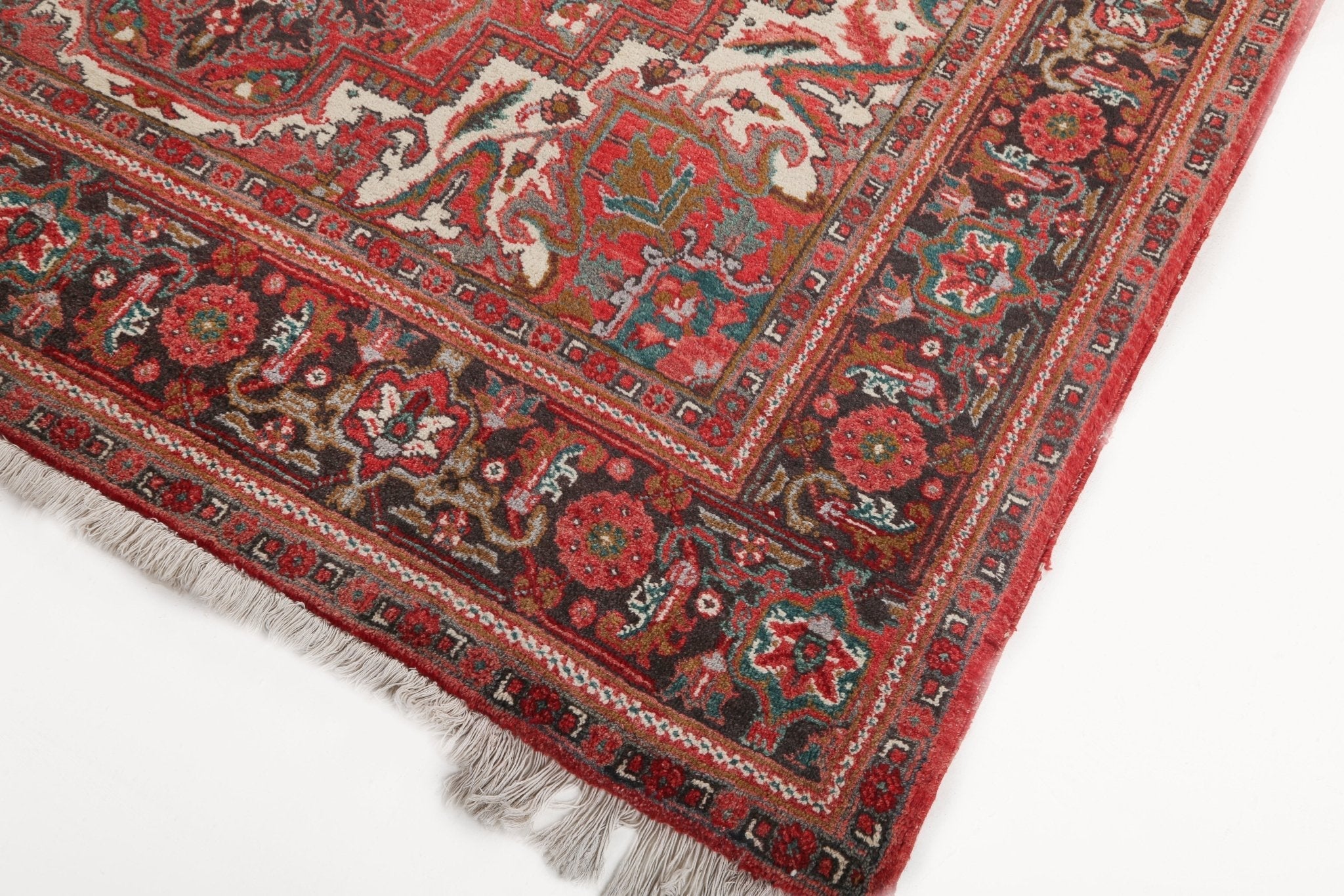 Persian Heriz Rug | 6' 9