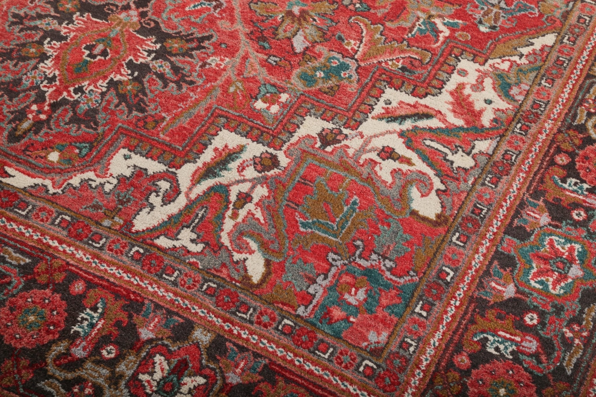 Persian Heriz Rug | 6' 9