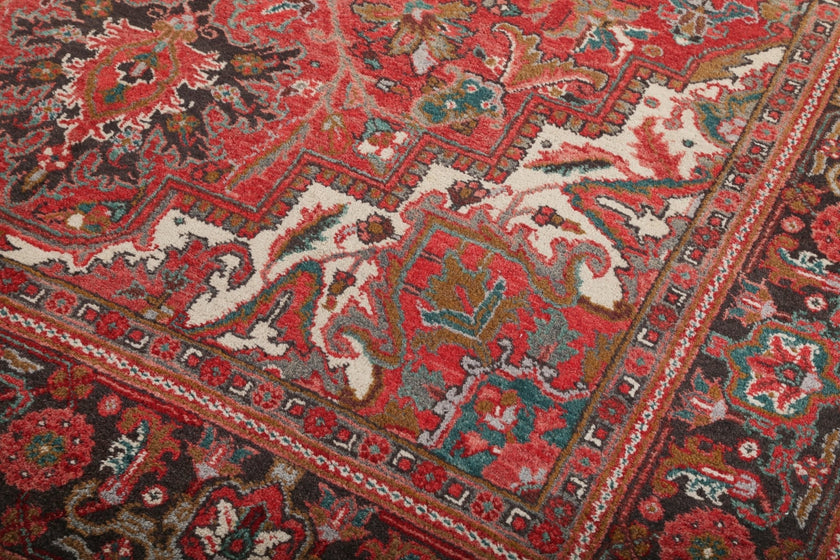 Persian Heriz Rug | 6' 9