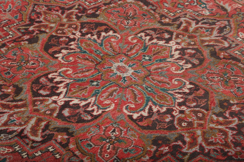 Persian Heriz Rug | 6' 9