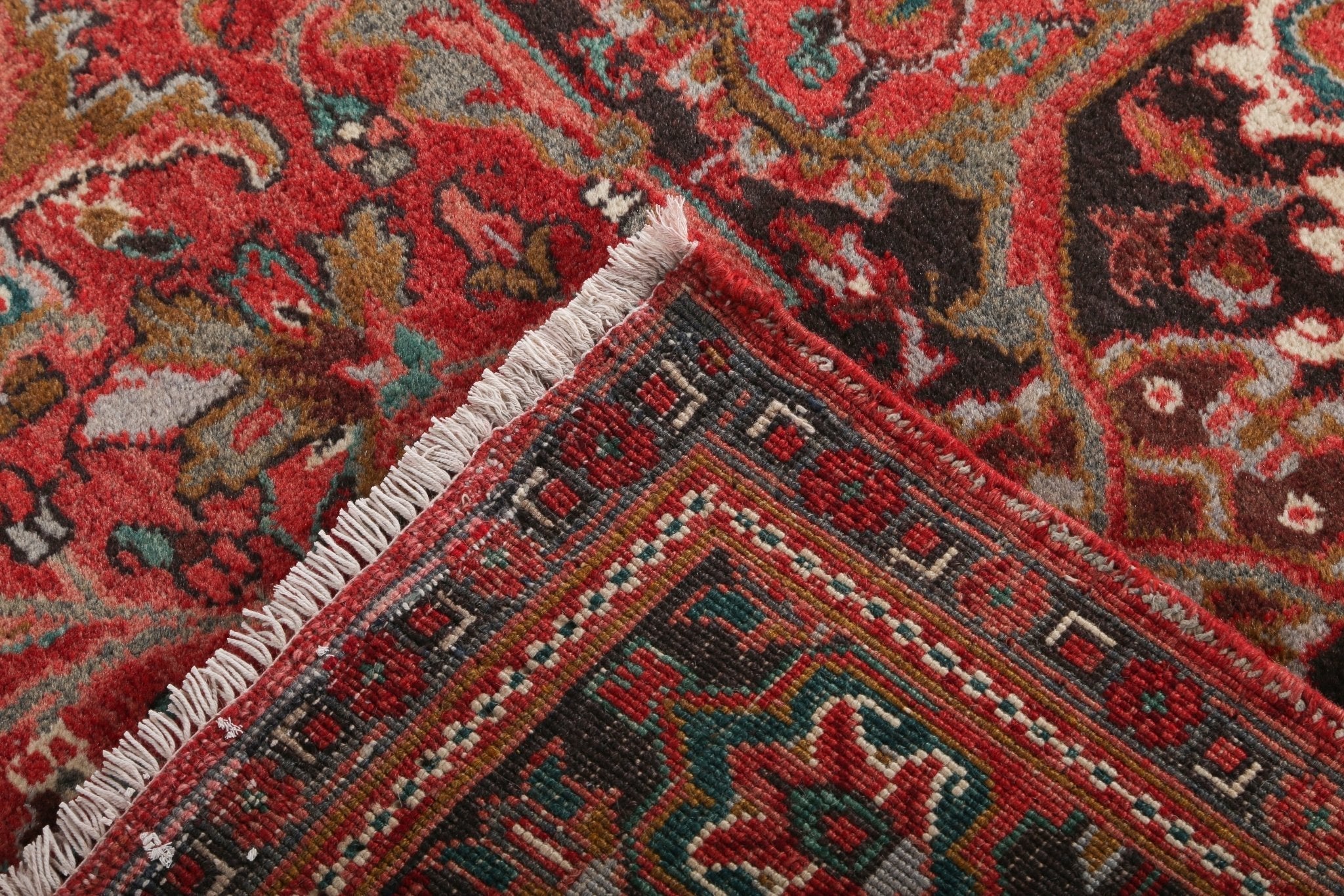 Persian Heriz Rug | 6' 9