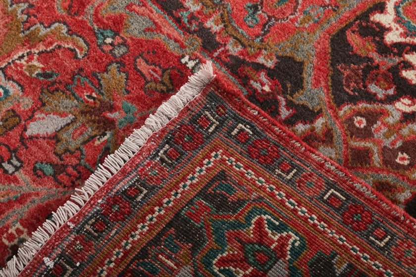 Persian Heriz Rug | 6' 9
