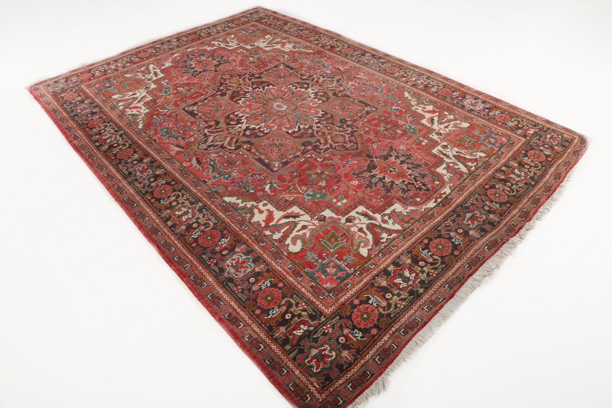 Persian Heriz Rug | 6' 9