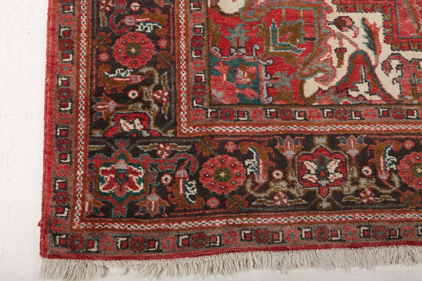 Persian Heriz Rug | 6' 9