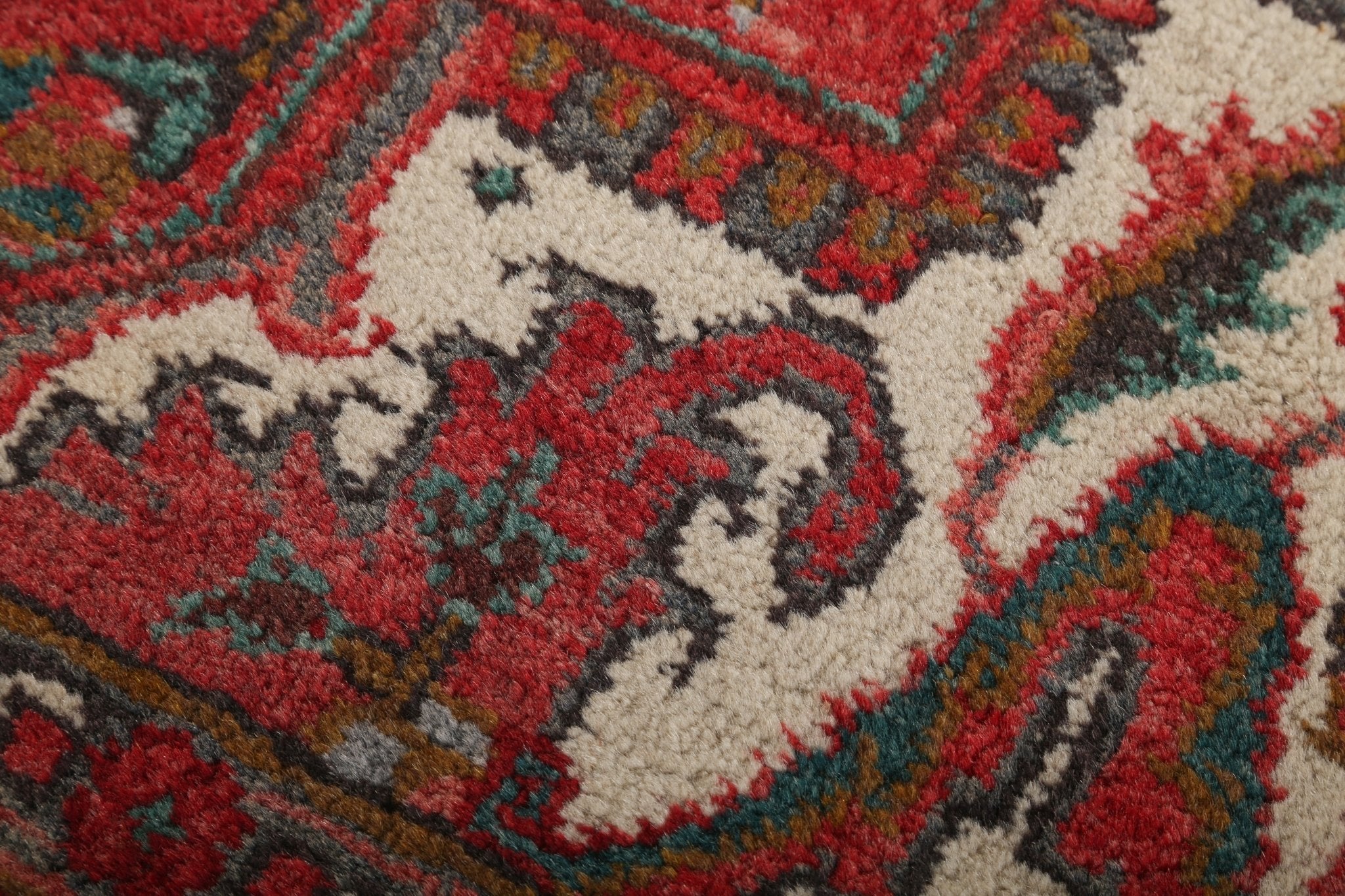 Persian Heriz Rug | 6' 9