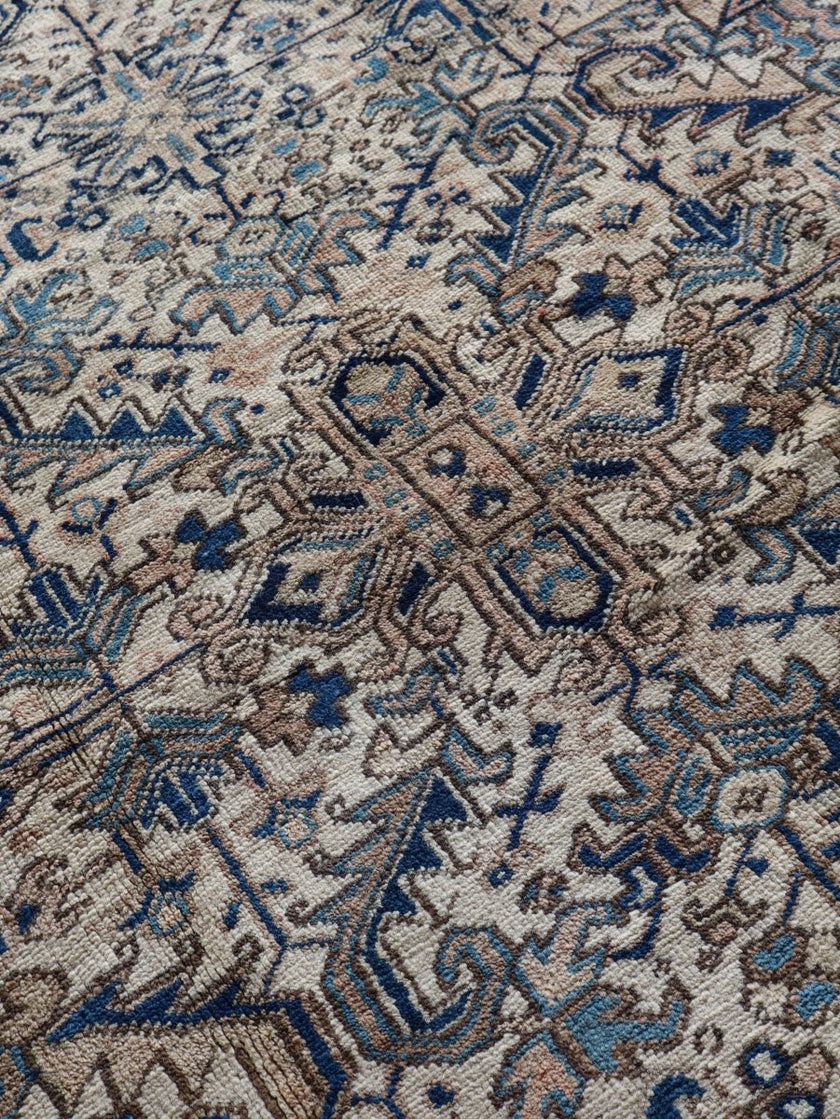 Persian Heriz Rug | 7' 1