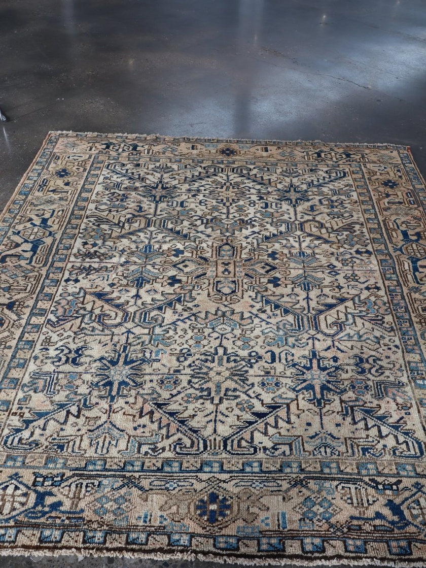 Persian Heriz Rug | 7' 1