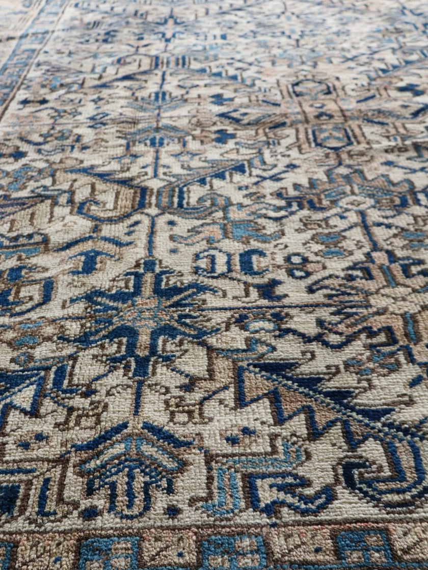 Persian Heriz Rug | 7' 1